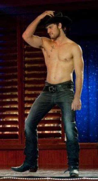 Vücutlarıyla dikkat çeken ünlüler