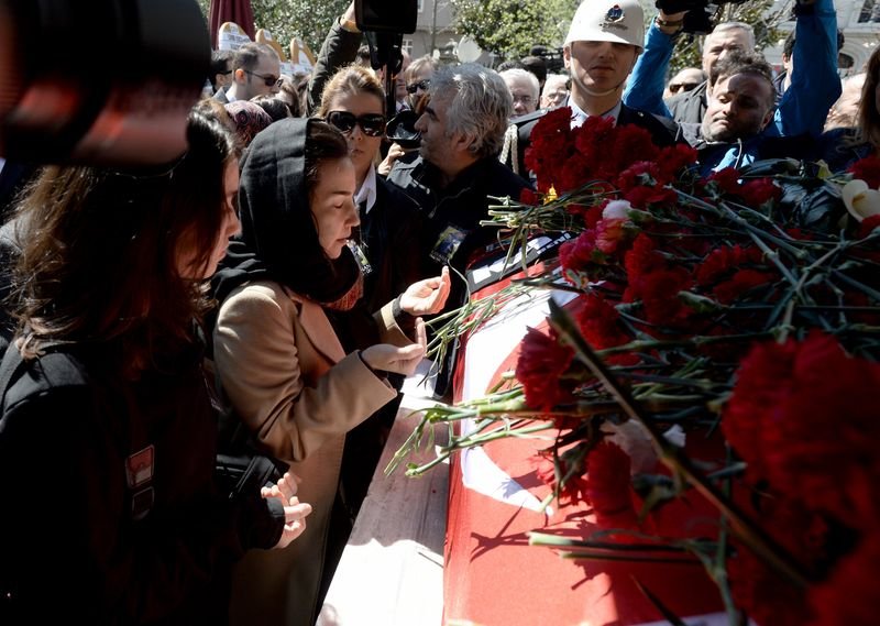 Kayahan son yolculuğuna uğurlandı