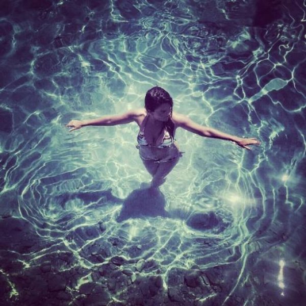 Ünlülerin objektifinden 4 Mayıs Instagram paylaşımları 