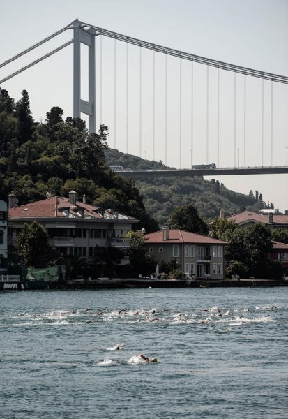 İstanbul Boğazı'nda yüzme şöleni
