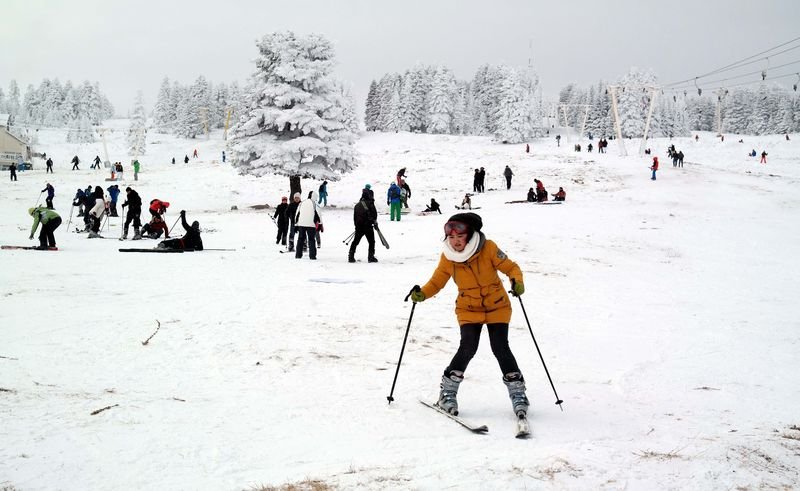 Uludağ'da pistler acemi kayakçılarla doldu