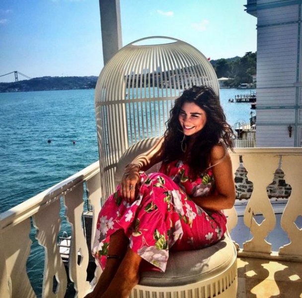 Selen Görgüzel'den Hamdi Alkan'a romantık mesaj