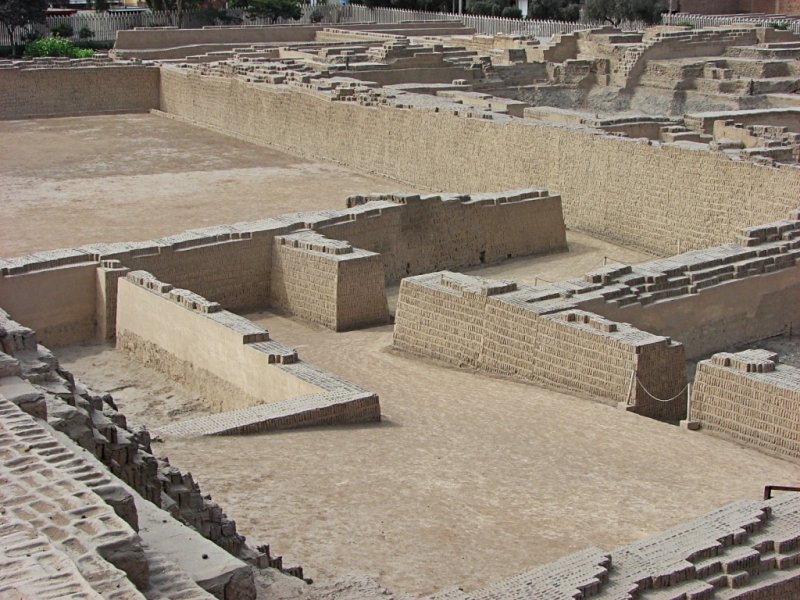 Peru'nun ortasında piramit çıktı