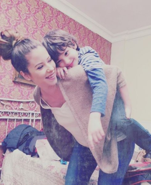 Güzel oyuncu İpek Usta doğum için gün sayıyor