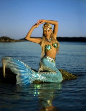 Hannah kendini deniz kızı sanıyor