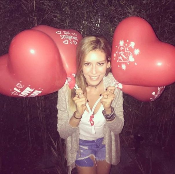 Sinem Kobal'ın ınstagram pozuna beğeni yağmuru