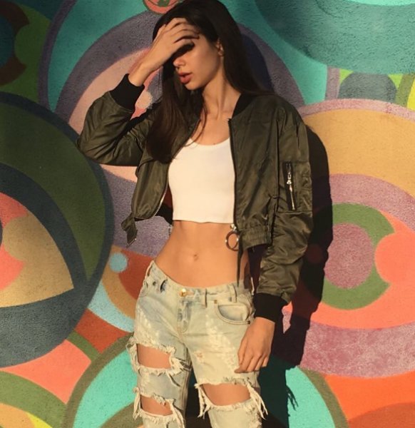 Defne Samyeli'nin kızı Deren Talu okulu bıraktı 