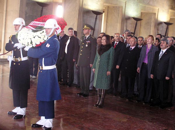 Türbanlı anneler Anıtkabir'e sokulmadı