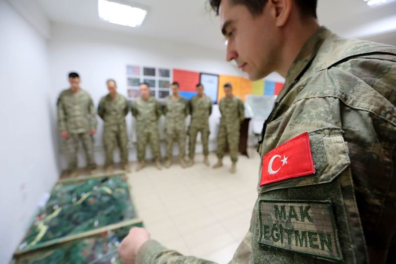 TSK'nın özel timinden nefes kesen görüntüler