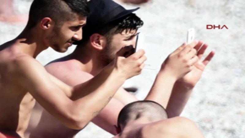 Kadın turiste rahatsız eden yakın markaj