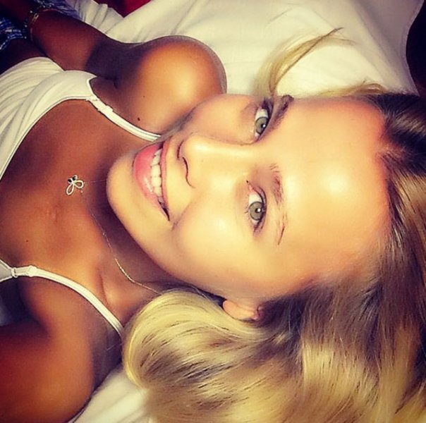 Ümit Erdim sevgilisiyle el ele