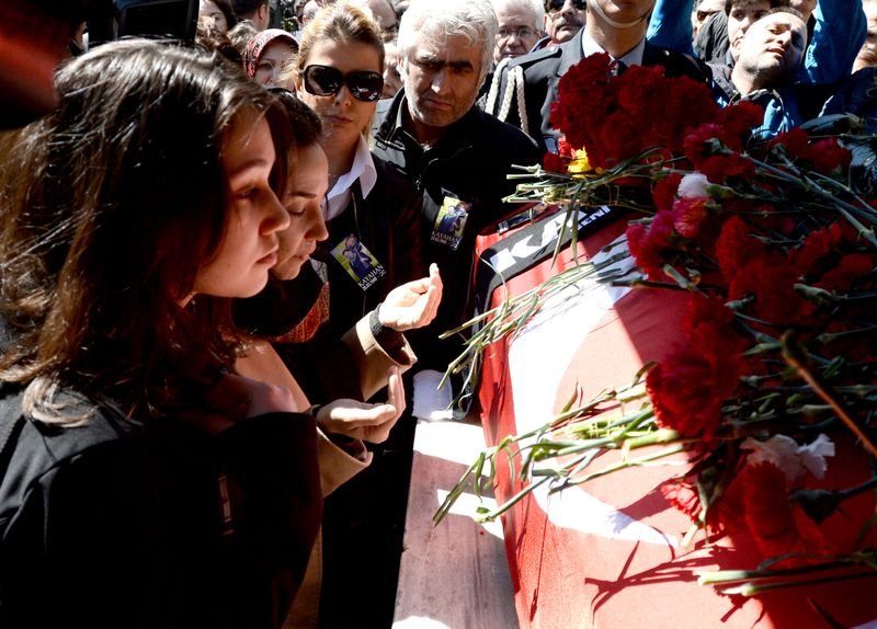 Kayahan son yolculuğuna uğurlandı