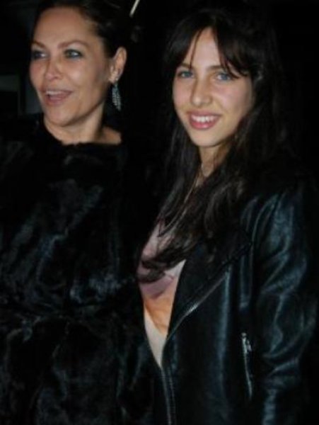 Zehra Çilingiroğlu'nun kardeş sevgisi