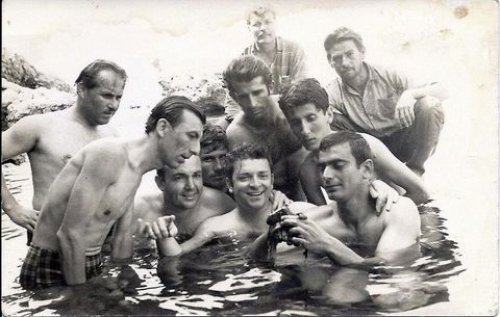 Bülent Ersoy ve Zeki Müren dudak dudağa