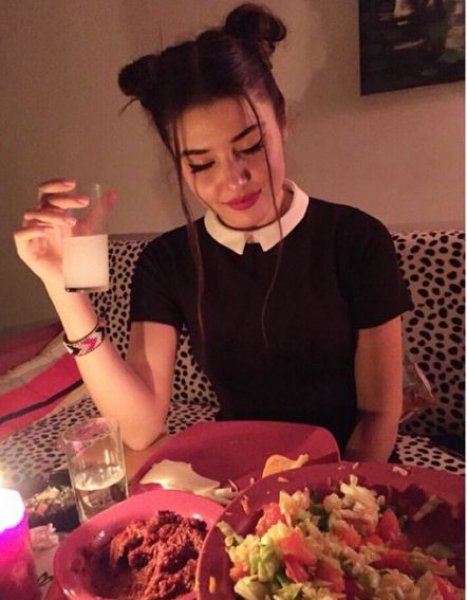 Hande Erçel'in Tayland tatili