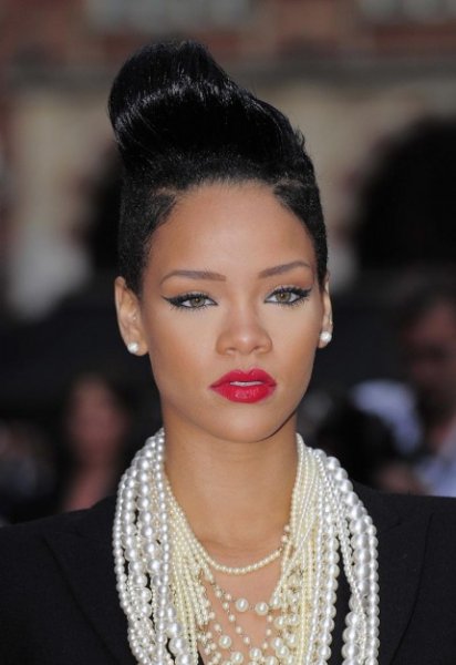 Rihanna'dan renkli saç modelleri 