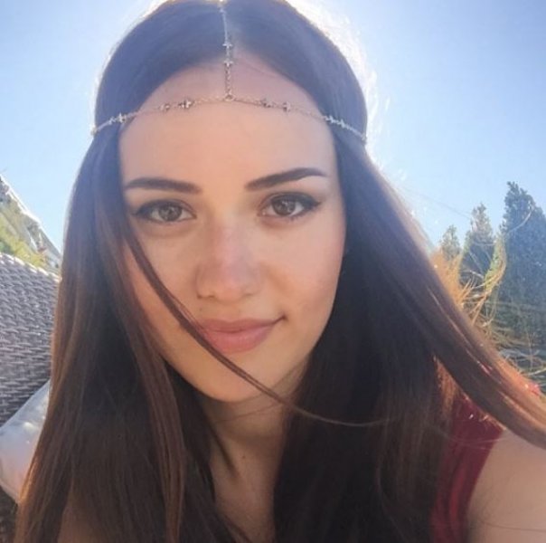 Burak Özçivit ile Fahriye Evcen'in nişanından yeni fotoğraflar