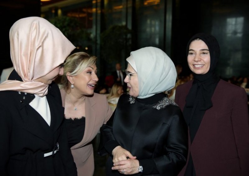 Emine Erdoğan ünlü isimleri Külliye�de ağırladı