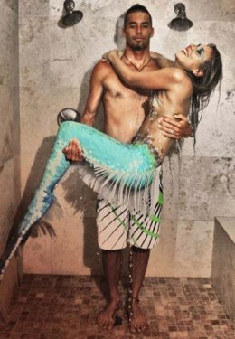 Hannah kendini deniz kızı sanıyor