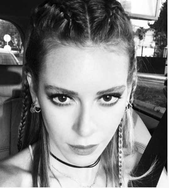 Sinem Kobal'ın ınstagram pozuna beğeni yağmuru