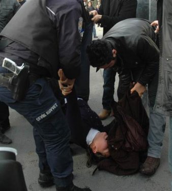 DHKP-C gözaltılarını protesto etmek isteyenlere müdahale