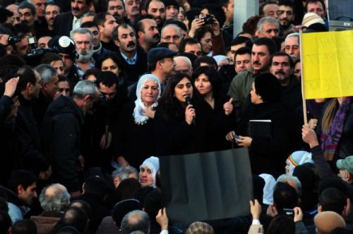 BDP'liler Taksim'i savaş alanına çevirdi