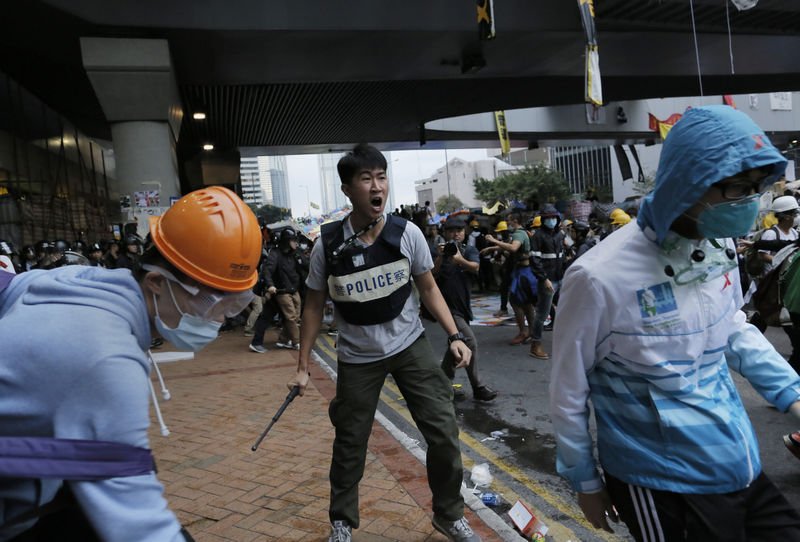 Hong Kong'da eylemlere müdahalenin şiddeti arttı
