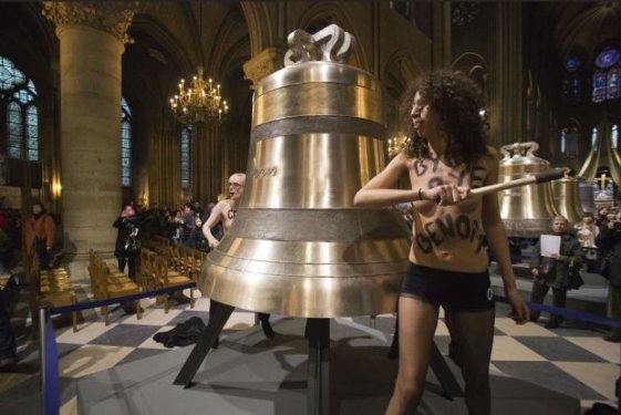 Femen Papa´nın istifasını kutladı