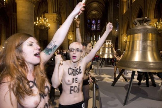 Femen Papa´nın istifasını kutladı