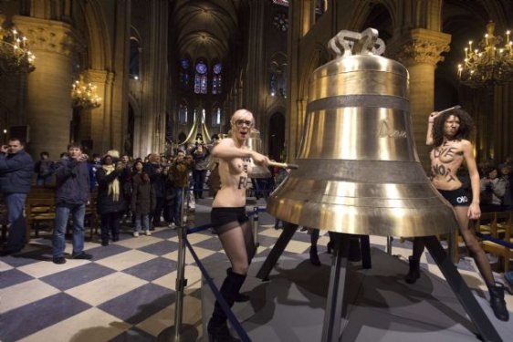 Femen Papa´nın istifasını kutladı