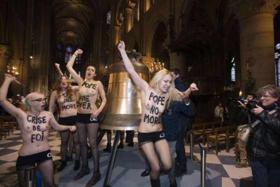 Femen Papa´nın istifasını kutladı