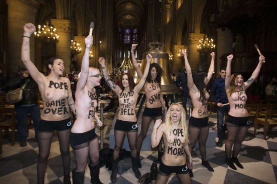 Femen Papa´nın istifasını kutladı