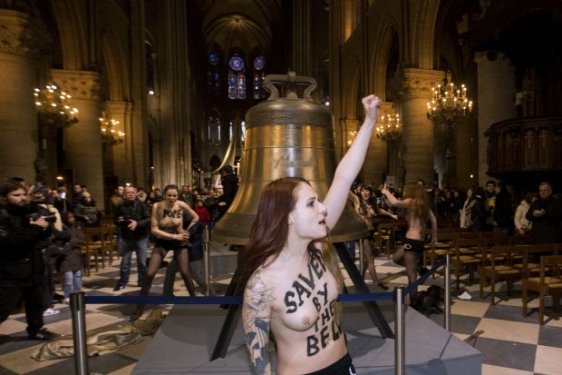 Femen Papa´nın istifasını kutladı