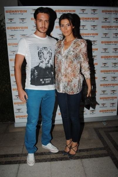 Hatice Şendil ve Burak Sağyaşar nişanlandı 