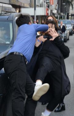 Ece Sükan'ın eşini döven valelere gözaltı