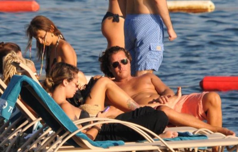 Ünlü çiftin romantik anları objektiflere takıldı 