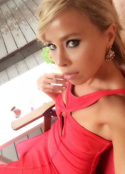 Ümit Erdim sevgilisiyle el ele