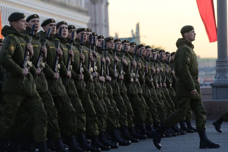 Rus tankları Kızıl Meydan'a indi