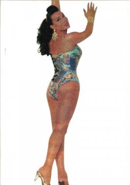 Bülent Ersoy ve Zeki Müren dudak dudağa