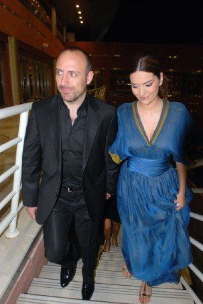 Bergüzar Korel ile Halit Ergenç tango dersi alıyor