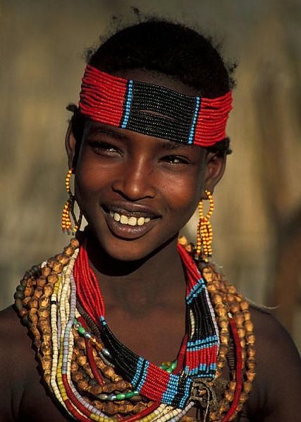 Afrika kabilelerinden renkli aksesuarlar
