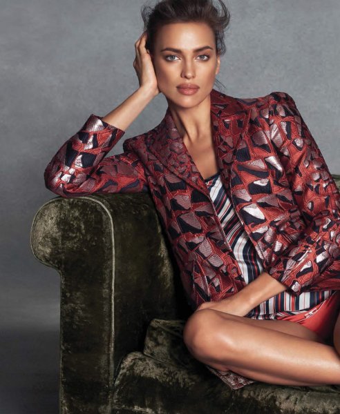 Ünlü model Irina Shayk bebeği ile yürüyüşe çıktı