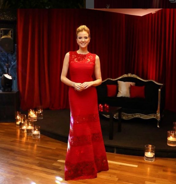 Güzel sunucu Simge Fıstıkoğlu evlendi 