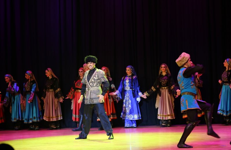 Lezginka Bursalıları coşturdu