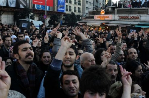 BDP'liler Taksim'i savaş alanına çevirdi