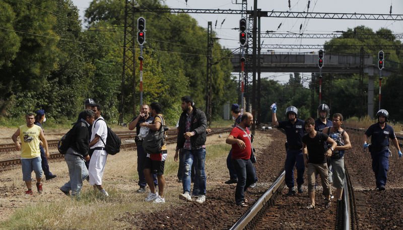 Macaristan'da mülteciler trenlere akın etti