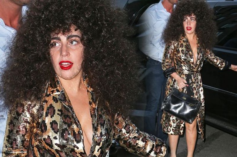 Lady Gaga hamama gitmek istiyor