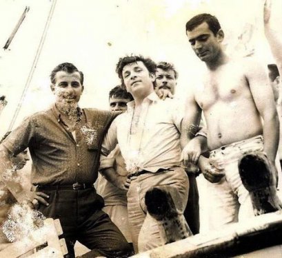 Bülent Ersoy ve Zeki Müren dudak dudağa