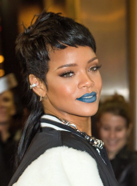 Rihanna'dan renkli saç modelleri 