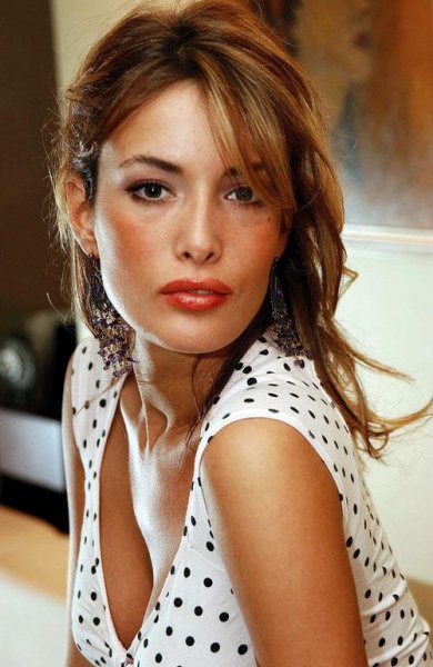 Gamze Özçelik kendini Afrikalı çocuklara adadı